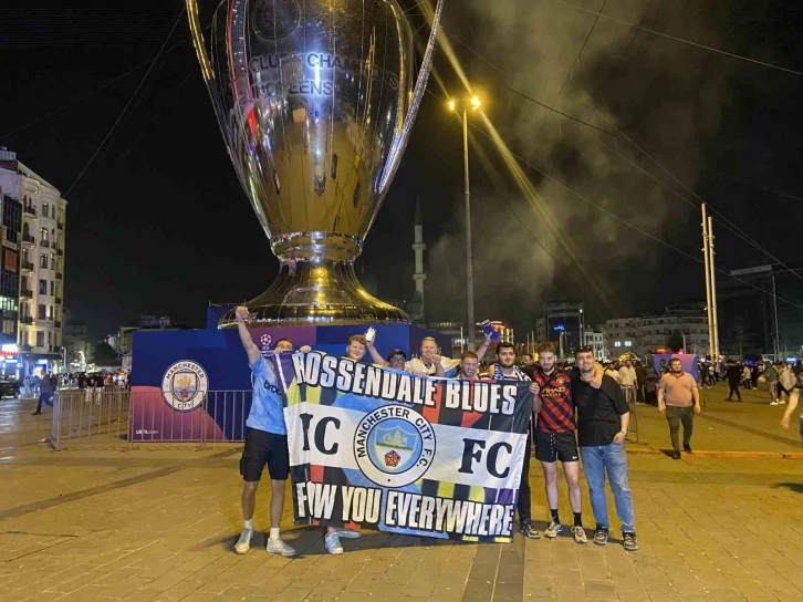 Taksim’de Manchester City taraftarlarının şampiyonluk coşkusu
