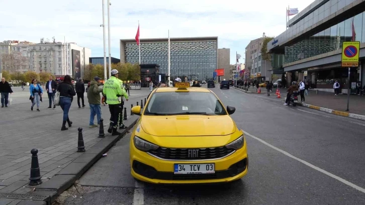 Taksim’de ticari taksi denetiminde şoförlere ceza yağdı
