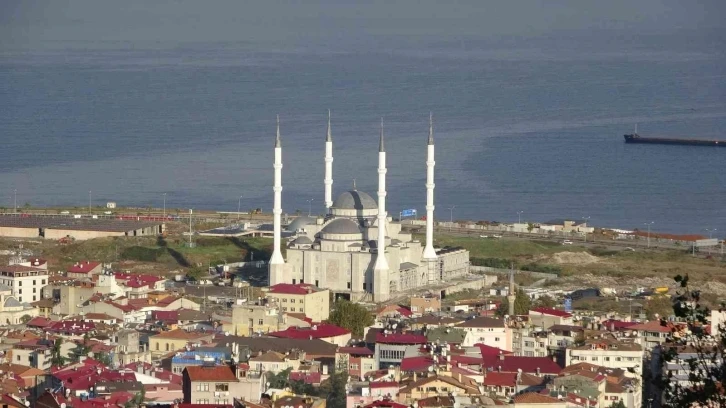 Tamamlandığında Doğu Karadeniz’in en büyük cami ve külliyesi olacak
