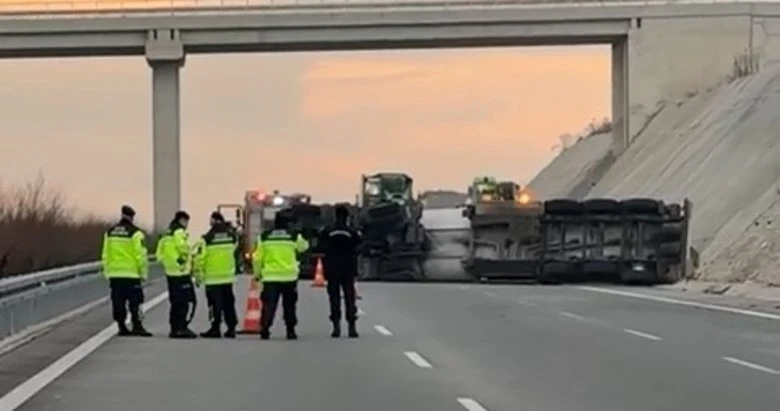 Tanker devrildi, Bursa İzmir otobanı trafiğe kapandı