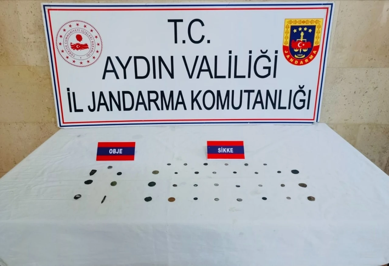 Tarihi eserleri satamadan yakalandılar
