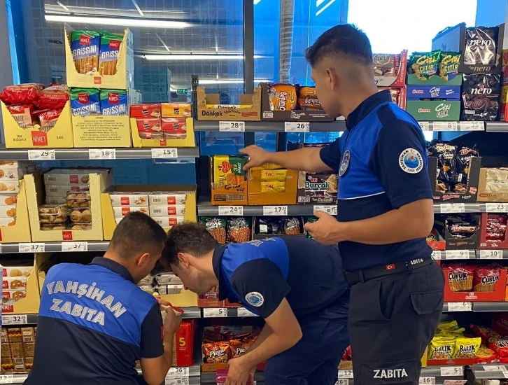 Tarihi geçmiş gıda ürünlerinin tespit edildiği market hakkında yasal işlem başlatıldı
