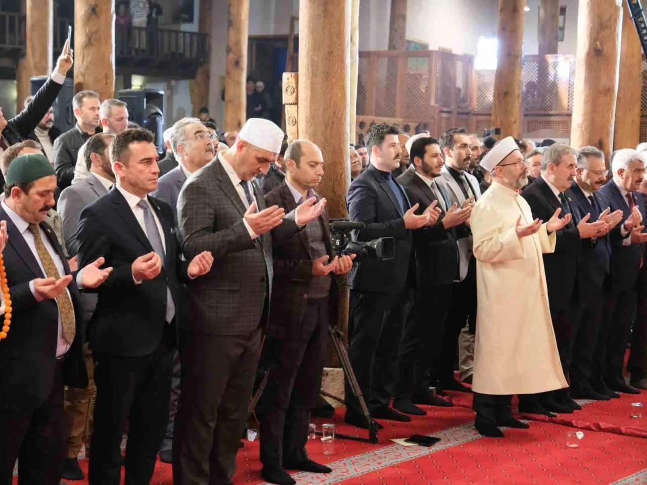 Tarihi Ulu Camii’de Regaip Kandili özel programı ile tarihi bir gün yaşandı
