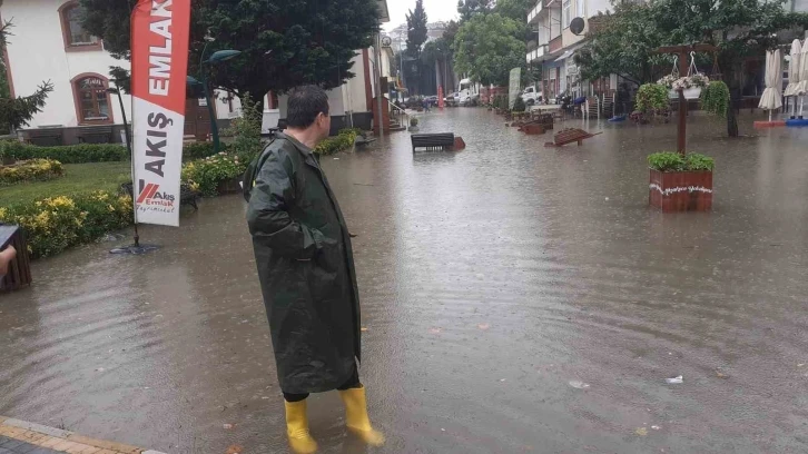 Taşkınlar sonrası tatil bölgesinde yoğun çalışma
