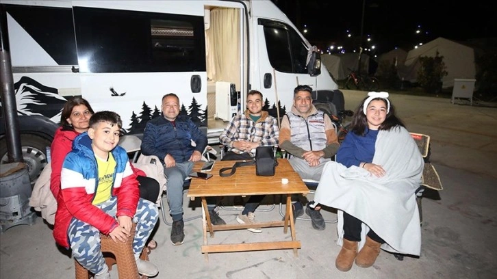 Tatil için yaptırdıkları karavan deprem sonrasında yaşam alanları oldu