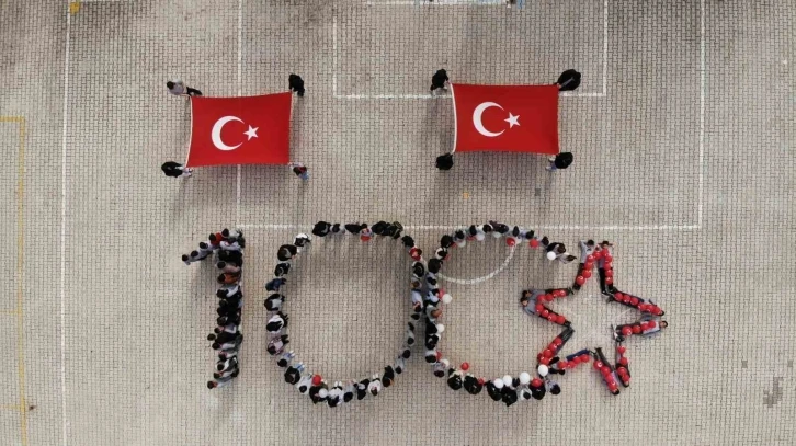 Tatvan’da 100’ncü yıla özel öğrencilerden koreografi
