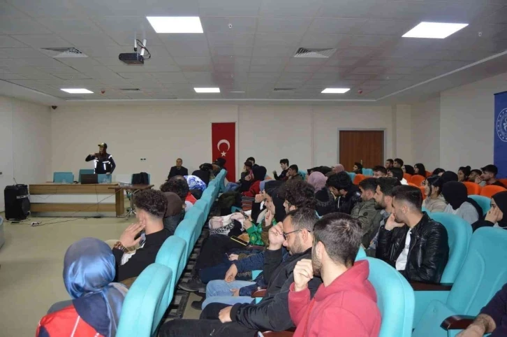 Tatvan’da “Bağımlılıkla Mücadele Semineri” verildi
