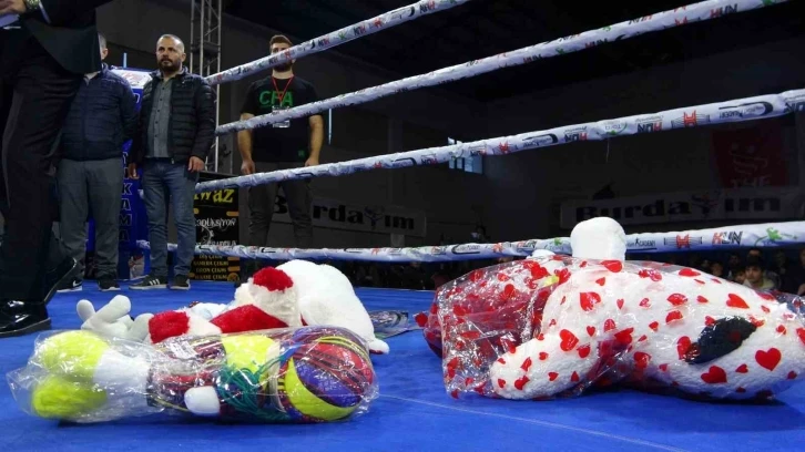 Tatvan’da depremzedeler yararına "Muaythai Gecesi" düzenlendi
