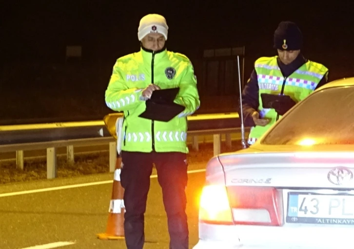 Tavşanlı’da yeni yıla girildiği saatlerde trafik denetimi arttırıldı
