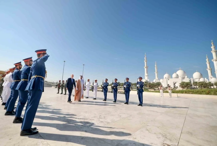 TBMM Başkanı Kurtulmuş, Abu Dabi’de Wahat Al Karama Şehitliği’ni ziyaret etti
