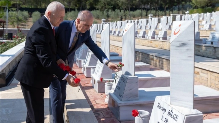 TBMM Başkanı Kurtulmuş KKTC'de Boğaz Şehitliği'ni ziyaret etti