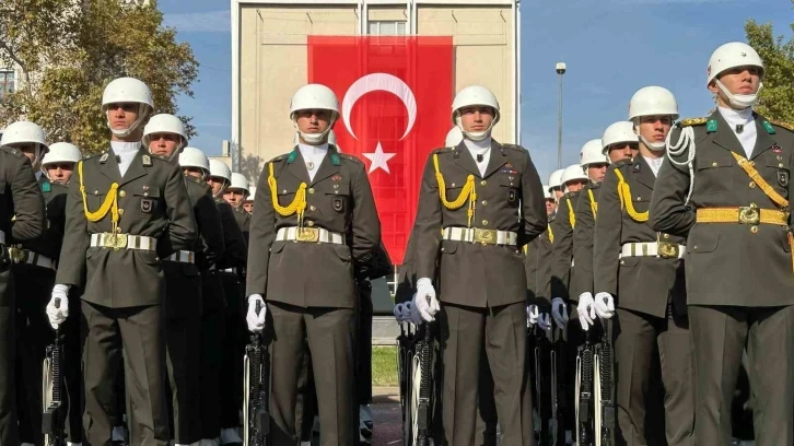 TBMM önünden ilk Meclis binasına ’29 Ekim’ korteji
