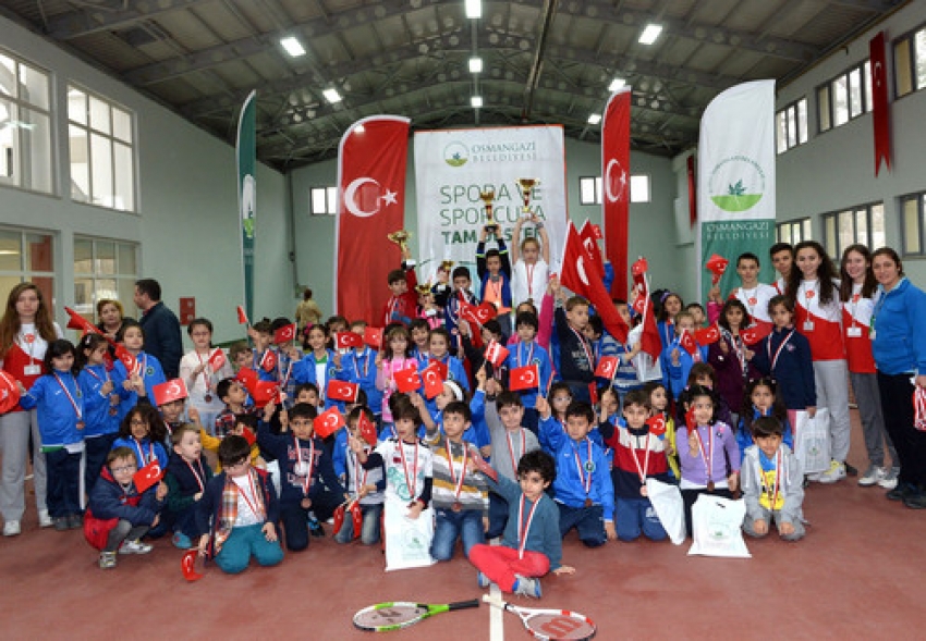 Ertuğrul Sağlam’da tenis fırtınası