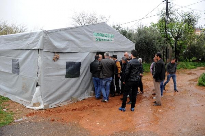 Teröristin taziye çadırına polis baskını