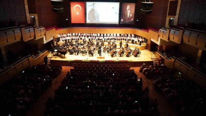 TED İzmir Kolejinden Cumhuriyet’in 100. yılına yakışan program
