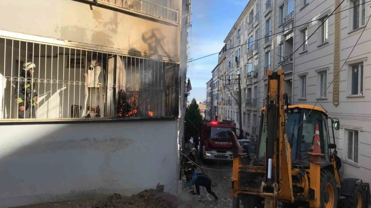 Tekirdağ’da su patlağını ararken, doğalgaz borusunu patlattı