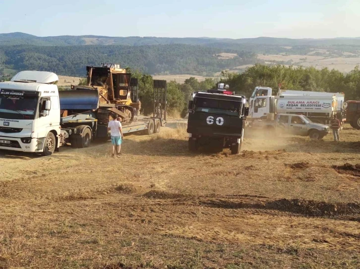 Tekirdağ’da orman yangınına müdahale sürüyor: 5 helikopter 2 yangın söndürme uçağı 3 toma olay yerinde