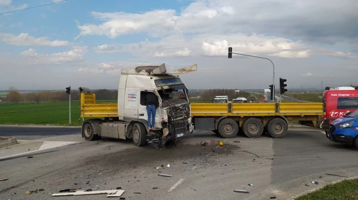 Tekirdağ’da tır, yolcu minibüsüne çarptı: 5 ölü, 10 yaralı
