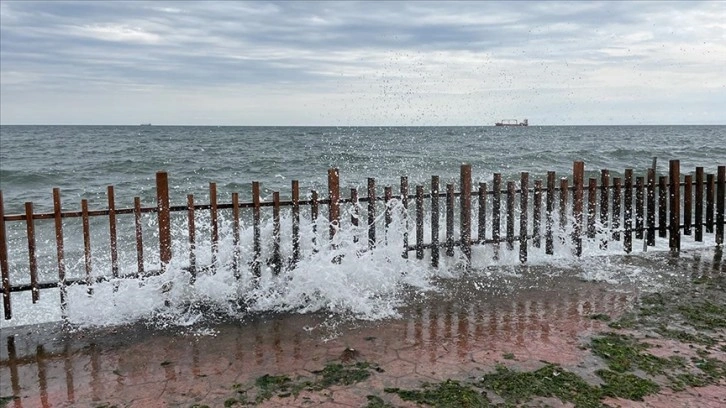 Tekirdağ'da poyraz deniz ulaşımını olumsuz etkiliyor