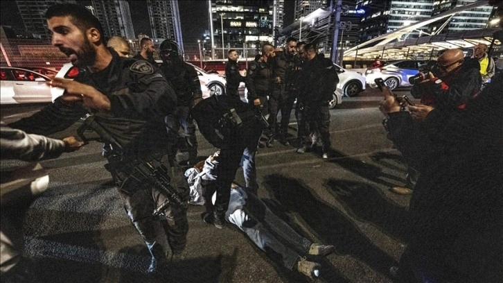 Tel Aviv polisinden İsrail'in Gazze'deki saldırıları protestosuna sert müdahale