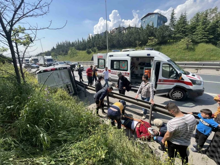 TEM’de lastiği patlayan araç takla attı: 2 yaralı