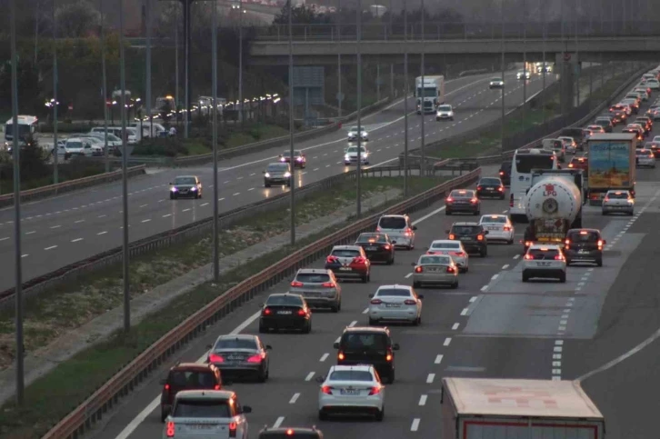 TEM’in Bolu geçişinde tatilcilerin trafik çilesi
