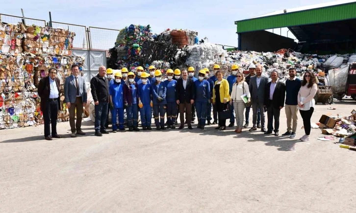 Tepebaşı’nda tonlarca atık kazanca dönüşüyor
