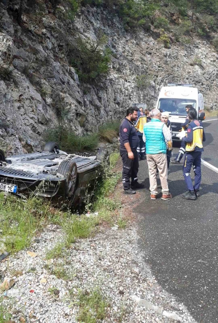 Ters dönen aracın sürücüsü yara almadan kurtuldu
