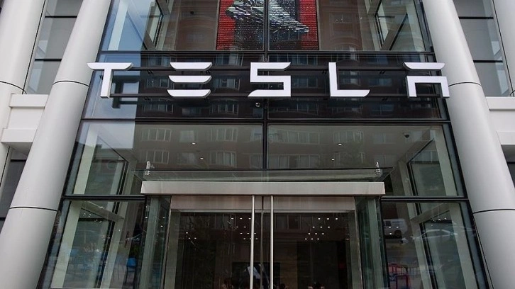 Tesla geçen yılın son çeyreğinde rekor gelir ve kar elde etti