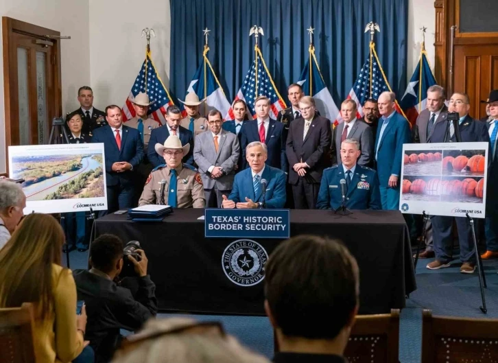 Texas, Meksika sınırına göçmenler ve kaçakçılar için yüzen bariyer koyacak
