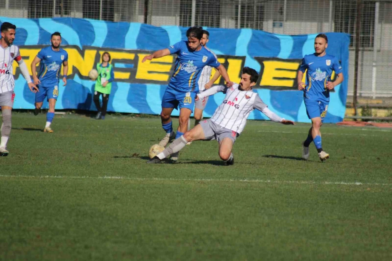 TFF 2. Lig: Belediye Derincespor: 0 - Yeni Mersin İdman Yurdu: 0
