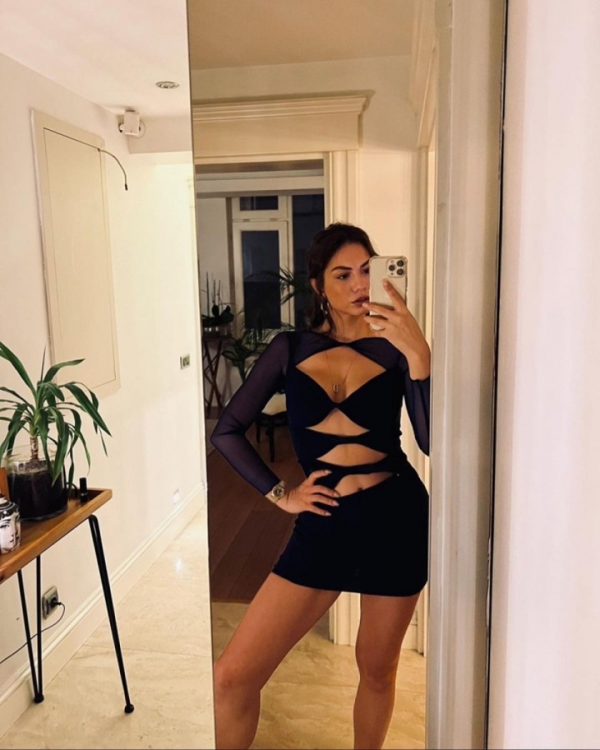 Demet Özdemir, gelinliklerini takipçilerine hediye edecek 