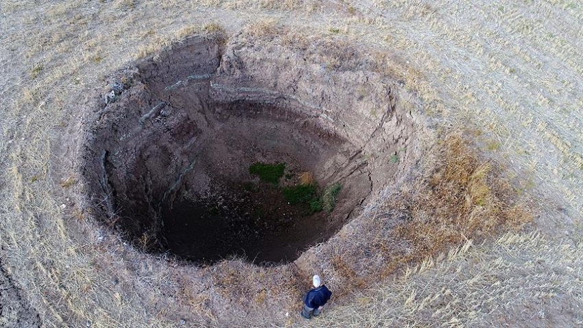 'Obruklu köy'ün sakinleri taşınmayı bekliyor