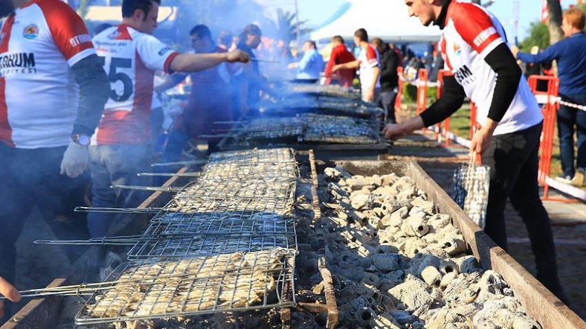 Vatandaşlara 10 ton hamsi dağıtıldı