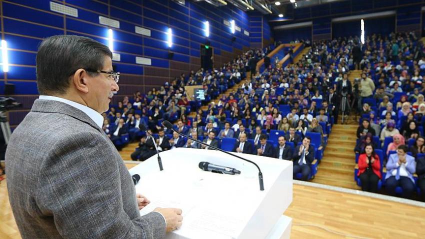 Davutoğlu Ankara'da gençlerle buluştu