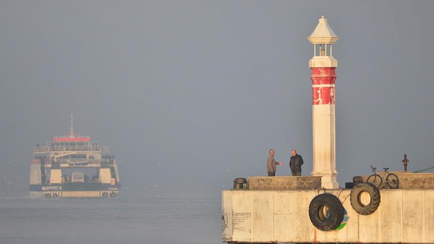 Çanakkale Boğazı'nda deniz ulaşımına sis engeli