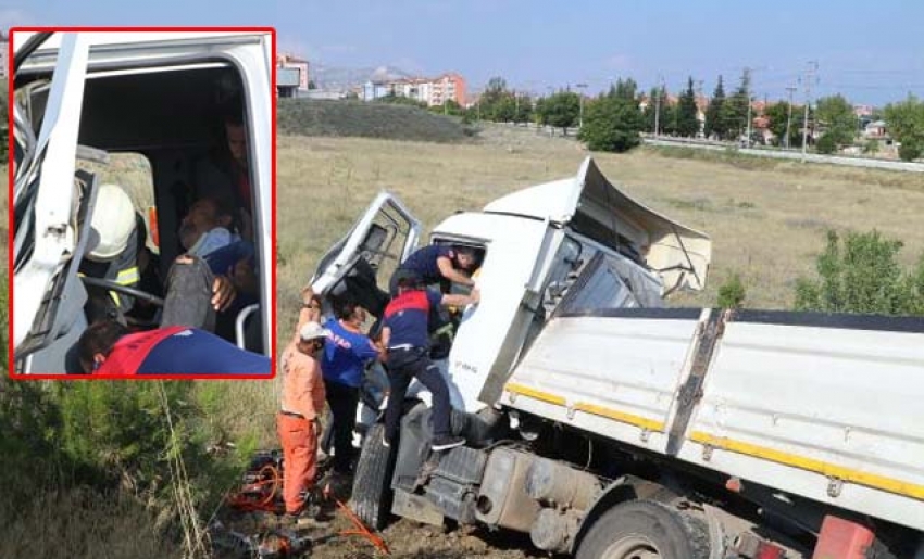  Kazada TIR şoförü kabininde sıkıştı