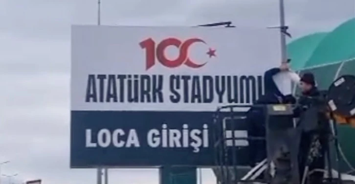 Timsah Arena'ya Atatürk Stadı Tabelası Asıldı!