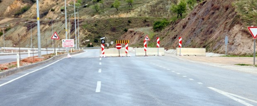 Çevre yolu heyelan nedeniyle kapatıldı