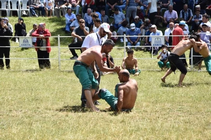 Tokat’ta Geleneksel 5. Ahi Pehlivan Büyük Karakucak Güreşleri başladı
