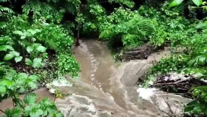 Tokat’ta Sağanak yağış sonrası yol çöktü
