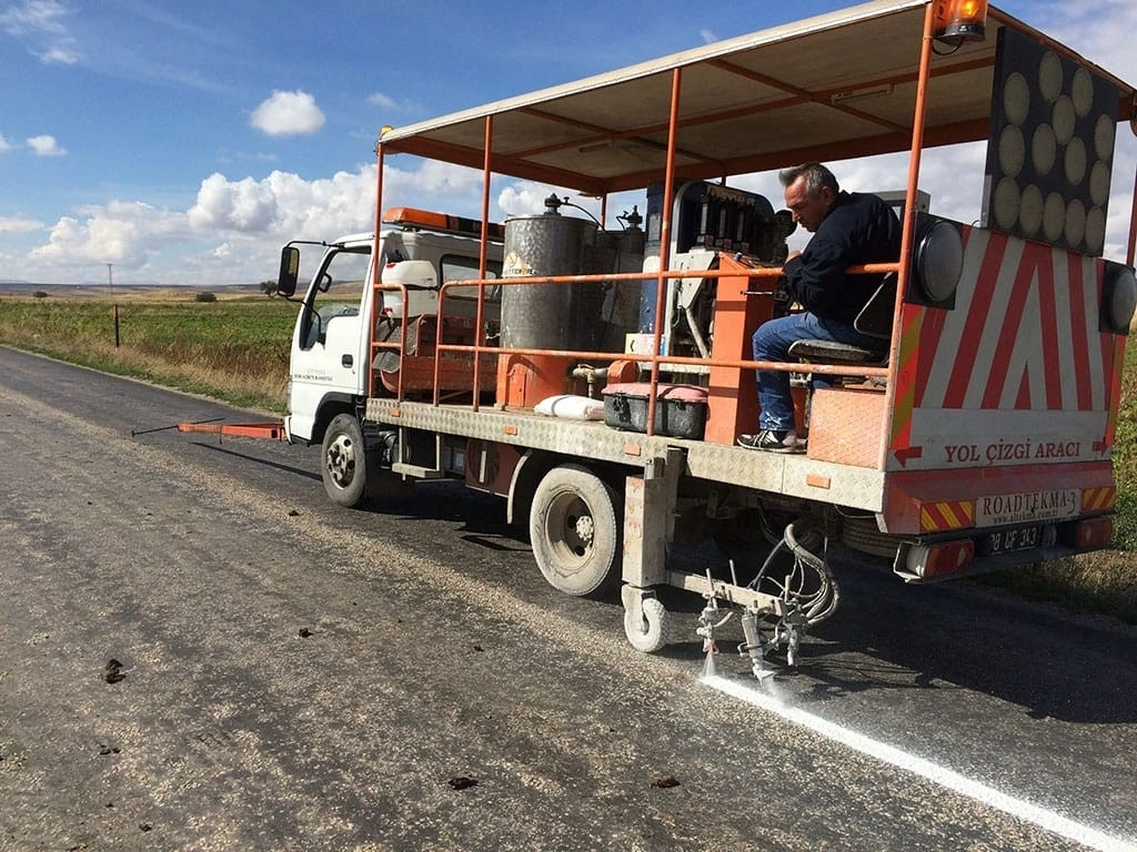 Tomarza’nın Pusatlı mahallesinde yol güvenliği artırıldı
