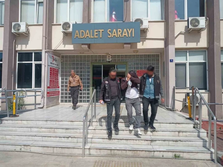 Torbacı sevgililer narkotikten kaçamadı
