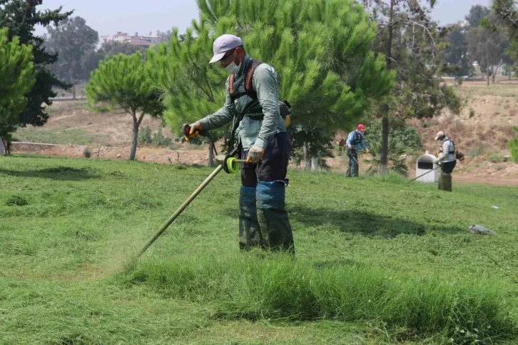 Toroslar’da park ve yeşil alanlar yaza hazırlanıyor
