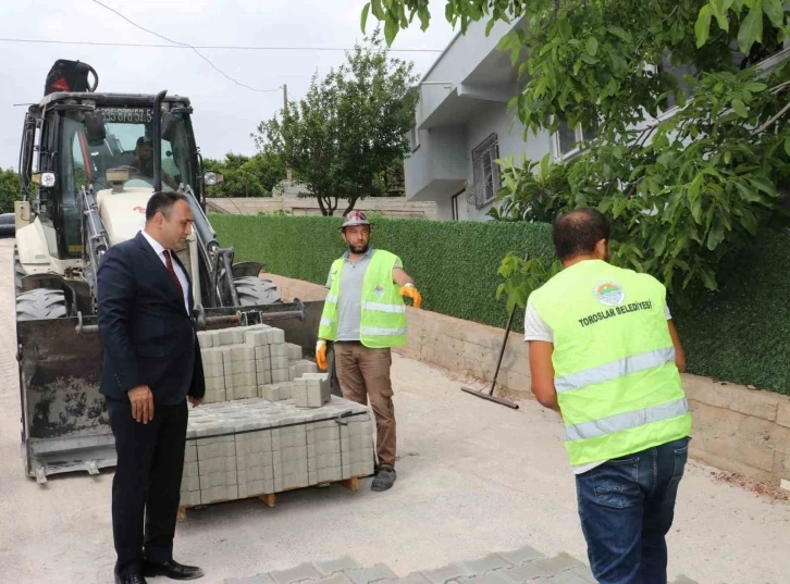 Toroslar’da yol ve kaldırım çalışmaları devam ediyor
