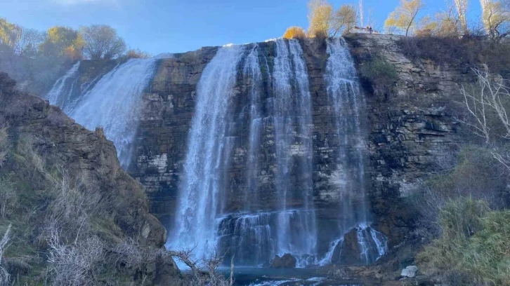 Tortum Şelalesi’nde mest eden manzara
