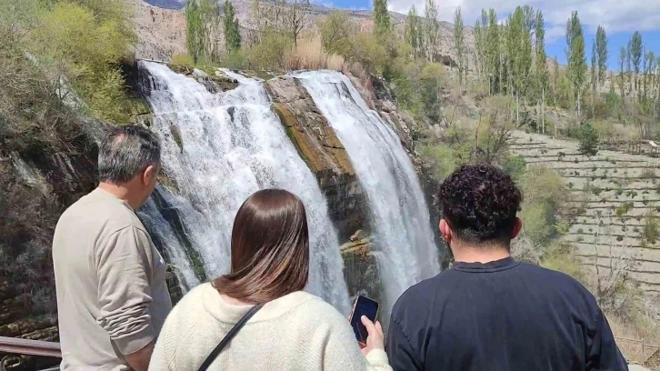 Tortum Şelalesinde turizm sezonu açıldı
