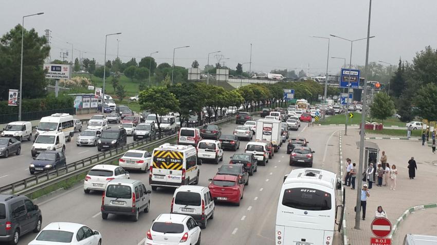 Bursa'da trafik okulların açılmasıyla çileye dönüştü