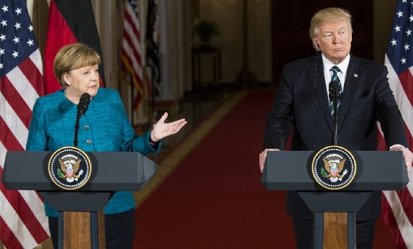 Trump'tan Merkel'e şok! Eli havada kaldı