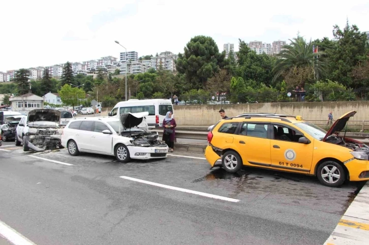 Trabzon’da 6 araçlı zincirleme kaza: 3 yaralı
